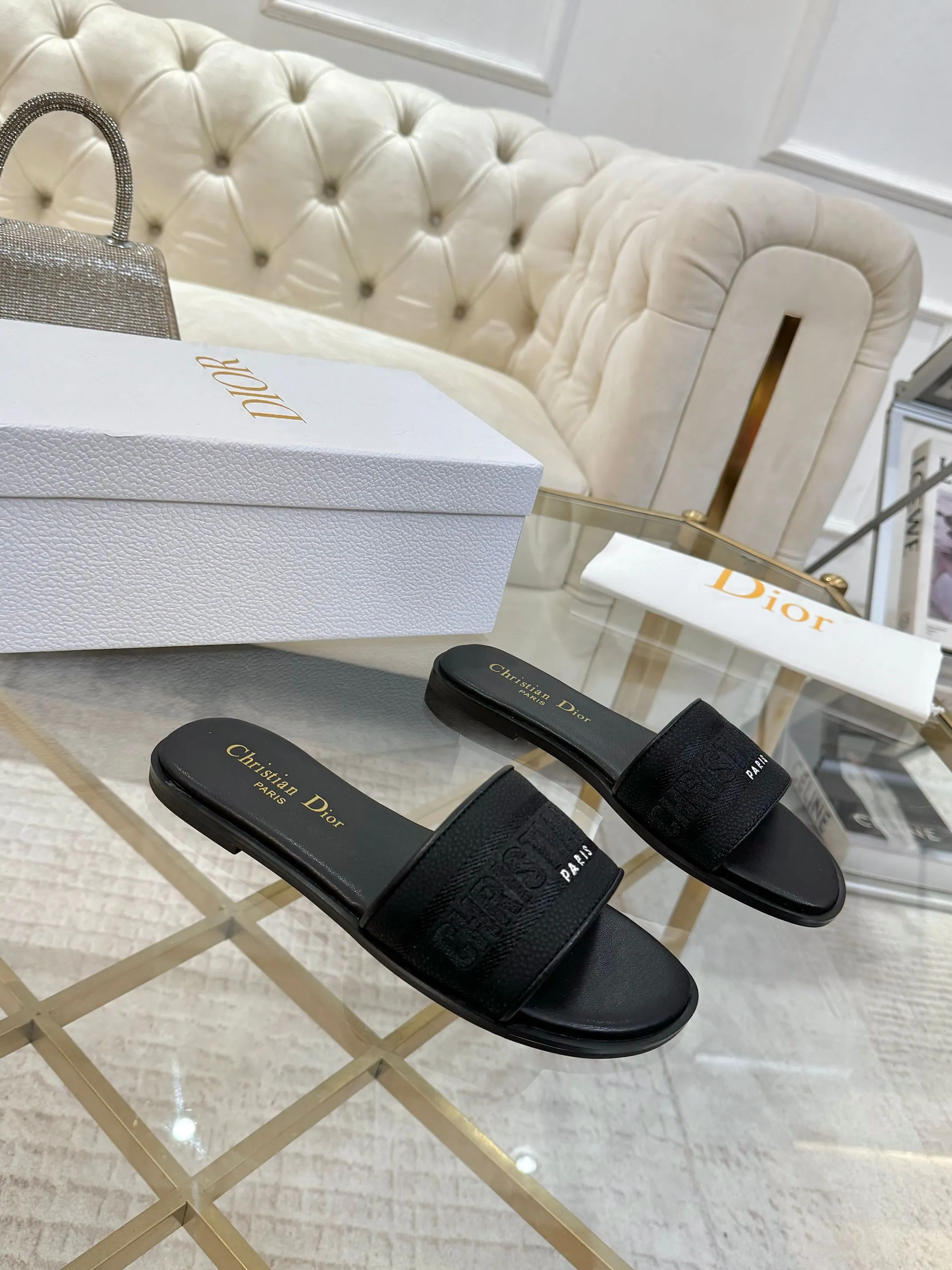 👟👟Ex-factory price 340👟👟 Genuine leather sole +40 Dior new style cowhide surface, sheepskin lining + embroidery process, 5 colors optional, code size 35-42, rubber sole, genuine leather sole +40